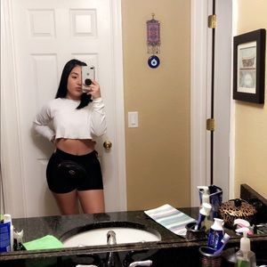 Meet your Posher, Lesly